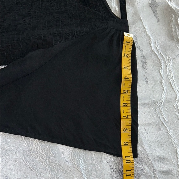 Elegant Black Midi Dress - Picture 10 of 15